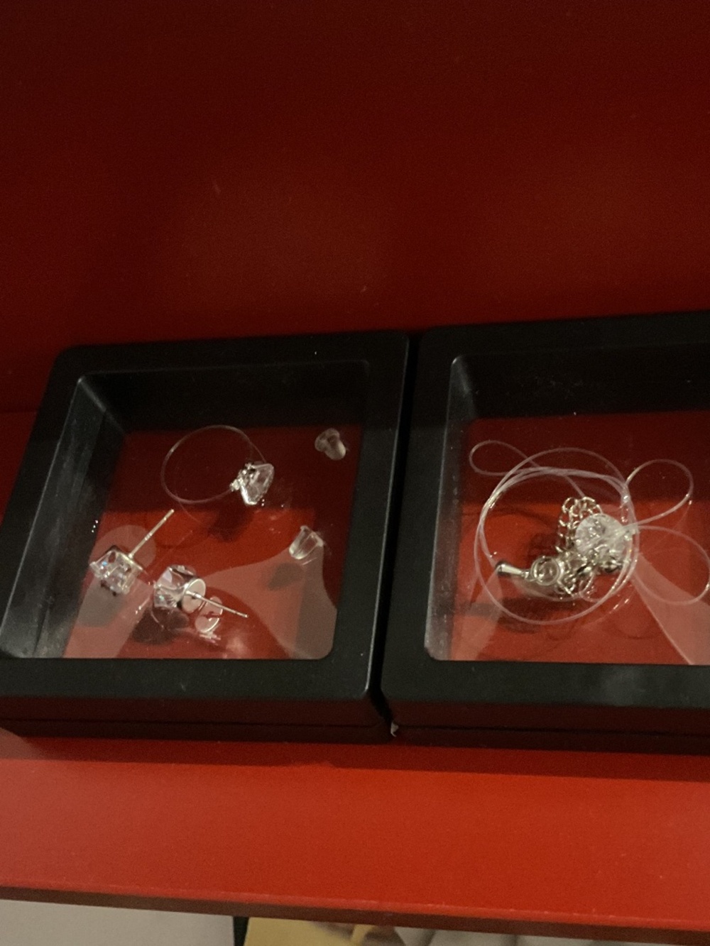 Cosmetic jewelry set